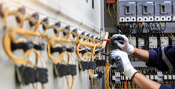 Professional Electrician technician working in Coconut Creek, FL